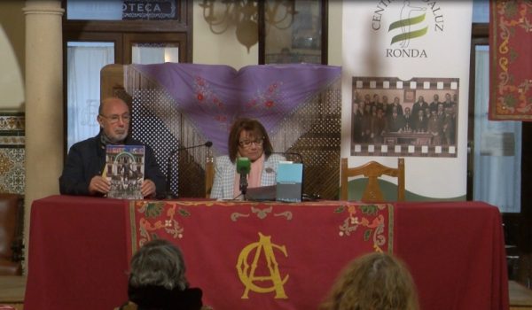 El acto estuvo presidido por la presidenta del colectivo, Ani Rosillo.