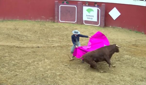 Manuel Díaz fue el primer alumno en salir a la plaza