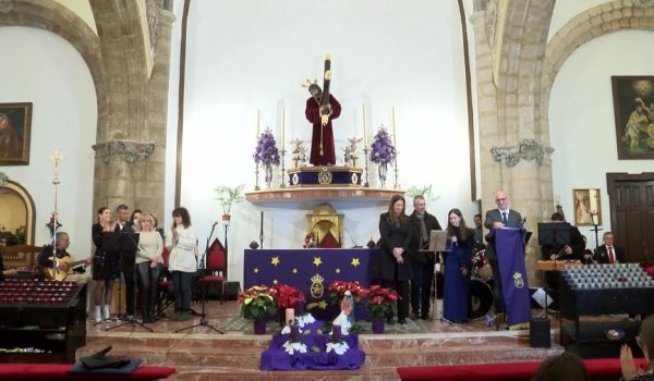 Todos los artistas, acompañados por la Banda Municipal de Música de Ronda, interpretaron una de las piezas.