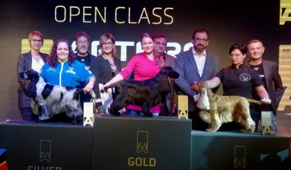 Fris subió a lo más alto del podio el pasado mes de noviembre junto a su mascota Nero.