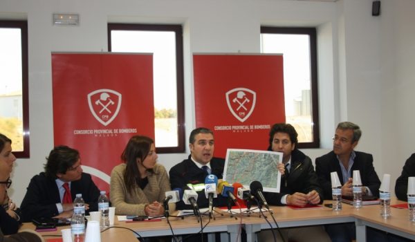 El presidente de la Diputación Provincial ha presentado el plan de reforestación para la zona afectada por el incendio.