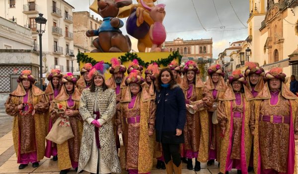 Han sido presentados por la delegada de Fiestas, la Cartera Real y todo su séquito en la plaza del Socorro.