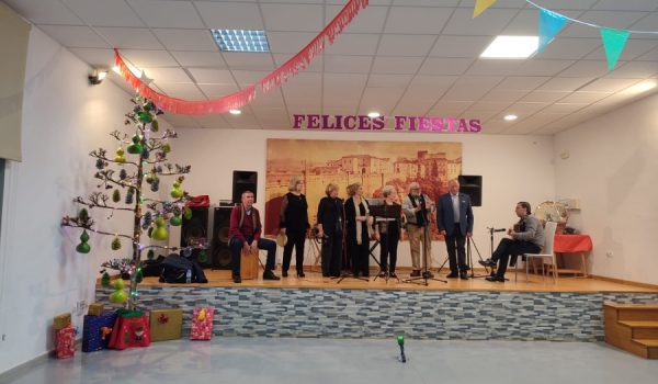 El coro de la asociación interpretó varios villancicos dedicados a Ronda