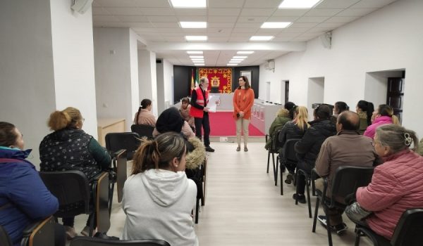 Las ayudas, entregadas por Cruz Roja, están incluidas en el programa Reacciona