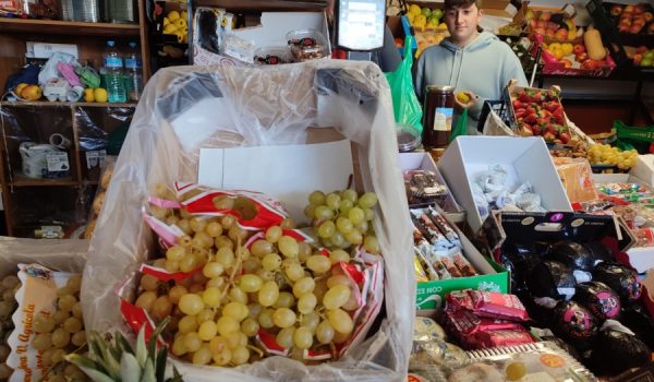 Los rondeños mantienen la tradición de las doce uvas, aunque ahora las más buscadas son las pequeñitas sin pepitas