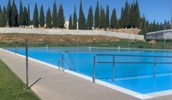La inauguración de la piscina municipal Manolo López ha sido lo más destacado en el área de deportes