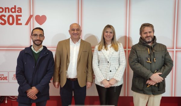 Francisco Cañestro ha ofrecido una rueda de prensa en la sede local del partido junto a la senadora socialista Estefanía Martín Palop