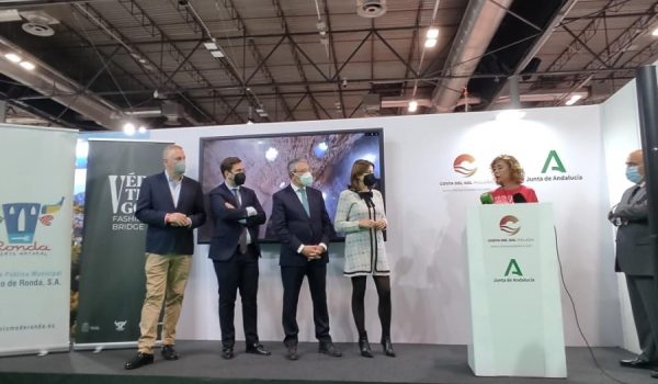 Presentación de la pasarela de moda en FITUR 2022 con la diseñadora Agatha Ruiz de la Prada.