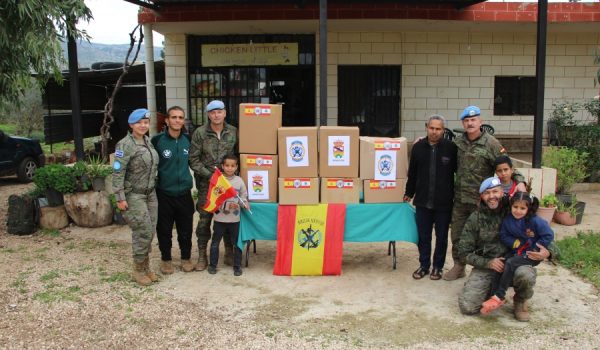 Efectivos del denominado SpanBat (Batallón Español), durante el reparto en Abbasiyah.