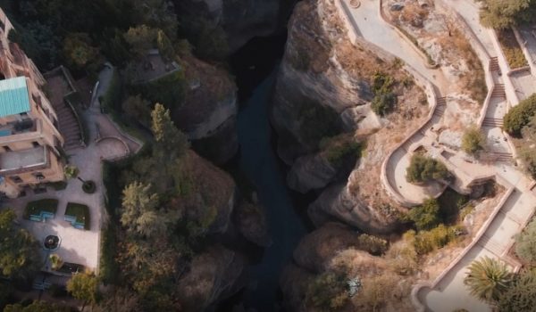 La pasarela ha sido diseñada por Luis Machuca, uno de los artífices del Caminito del Rey