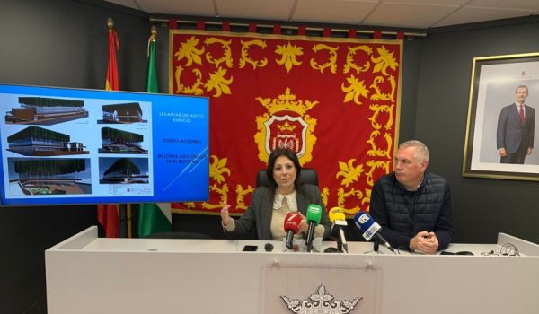La alcaldesa de Ronda y el edil de Deportes han sido los encargados de presentar el anteproyecto