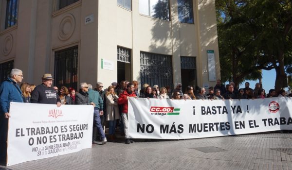 Miembros de la organización sindical han reclamado más medidas de seguridad en una concentración en Málaga.