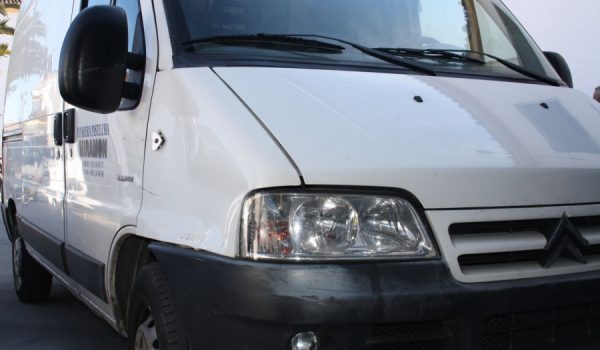 Imagen del vehículo con el que fue atropellada la mujer en calle Portichuelos.