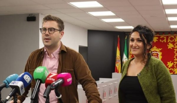 El delegado de Educación y la responsable comercial de LA Organic Experience han presentado la colaboración