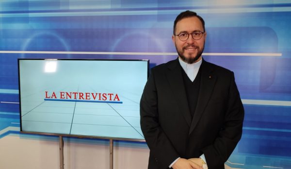 Don Salvador en el plató de Charry TV.