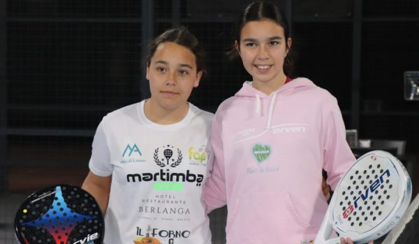 Yaiza Martín, junto a su compañera Fabiola Polvillo