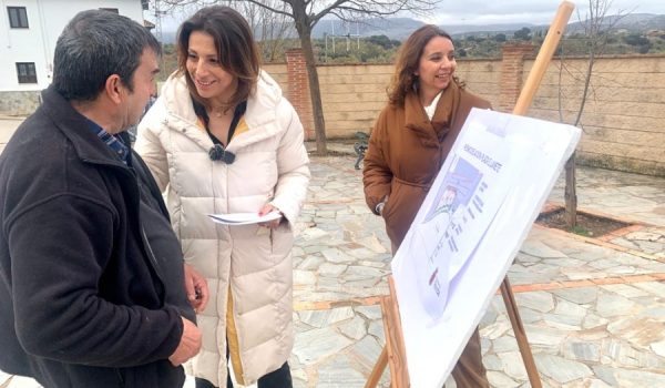 La alcaldesa de Ronda junto a la edil de Obras en la zona de actuación