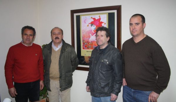 Representantes del carnaval rondeño y el tejido vecinal, junto al delegado de Fiestas, Vicente Becerra.