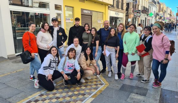 Los alumnos, con Fructuoso Gil y Cristina Fernández.