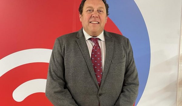 Salvador Carrasco, Hermano Mayor de la Hermandad de la Virgen de la Paz, en los estudios de Canal Charry.