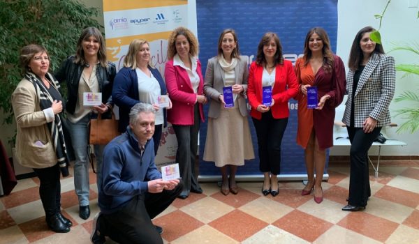 Foto de familia de los premiados.