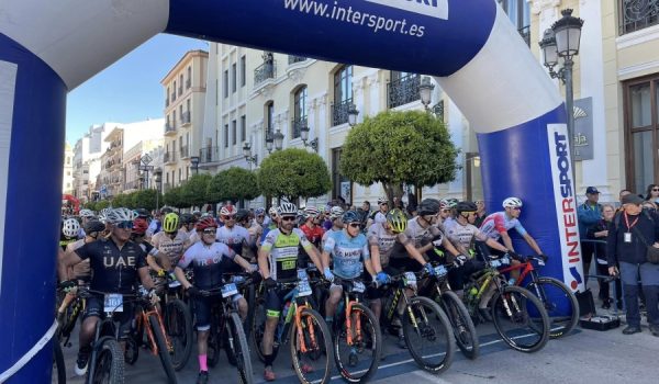 Salida de los alrededor de 300 ciclistas que participaron en la modalidad de BTT