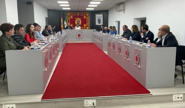 La sesión se ha prolongado hasta bien entrado el mediodía de este lunes.