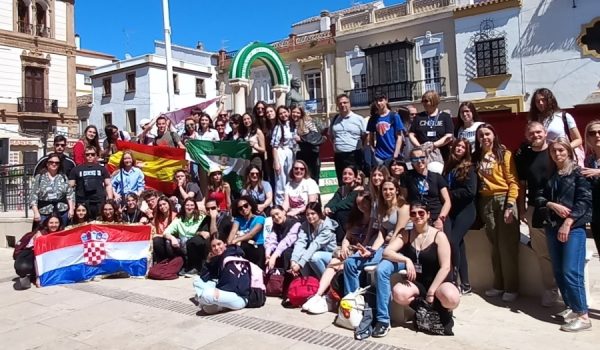 Los alumnos rondeños y extranjeros en una de sus visitas a la ciudad