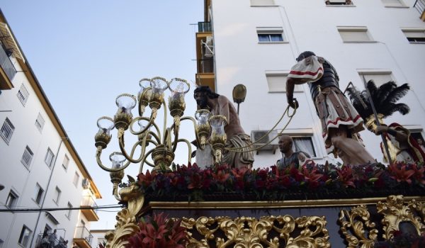 El trono de Nuestro Padre Jesús en la Columna afrontando su segunda revirá