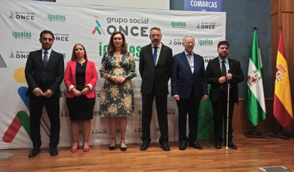 Al evento han asistido autoridades civiles y representantes de la ONCE