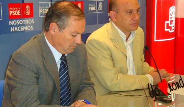 Marín Lara, acompañado del Secretario General del PSOE en Ronda, Francisco Cañestro.