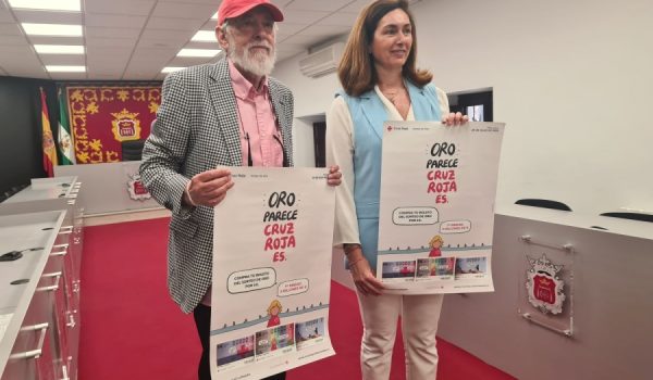 Antonio Lasanta, presidente de Cruz Roja; y la edil de Asuntos Sociales, Cristina Durán.