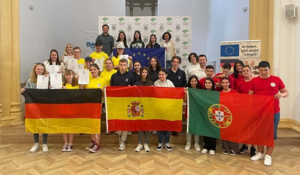 Foto de familia de los grupos participantes en el proyecto