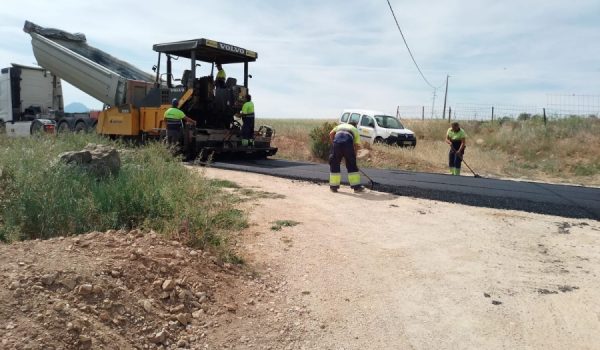 Trabajos de asfaltado en la zona que concluirán en la jornada de este jueves.
