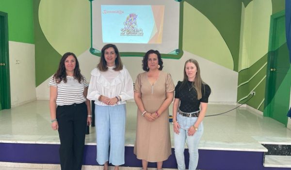 Las responsables de Zebra junto a la edil de Asuntos Sociales, Cristina Durán