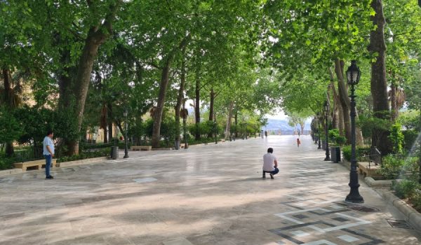 El Paseo Central, con un pavimento nuevo, en mármol, con motivos geométricos.