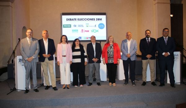 Los candidatos a las elecciones municipales en Ronda, con los periodistas Manuel Guerrero y Juan Miguel Aguilar.