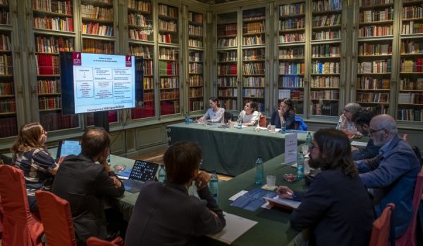 El seminario tuvo lugar en el Salón de Archivo y Biblioteca