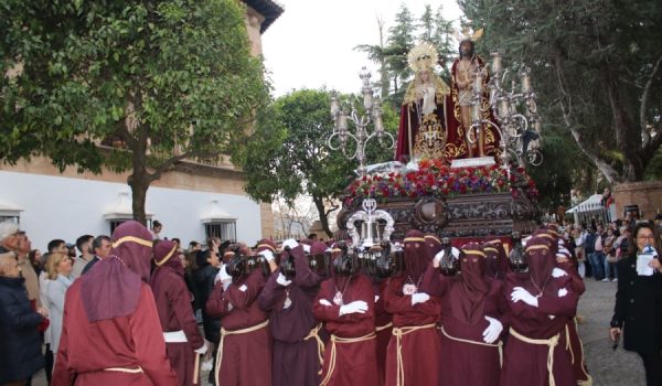 Un momento de la Estación de Penitencia del Ecce Homo y la Señora del Buen Amor en la tarde de este Jueves Santo.