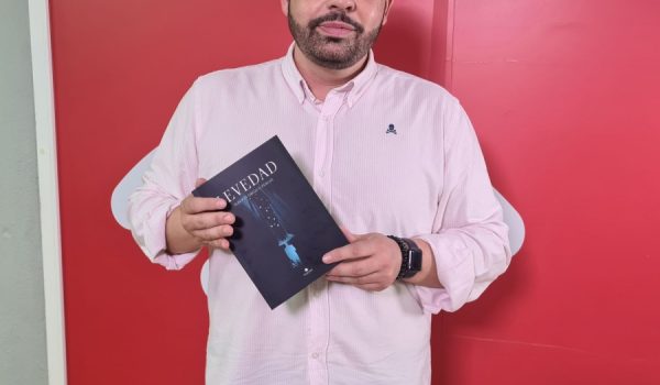 Alberto Orozco en las instalaciones de Canal Charry.