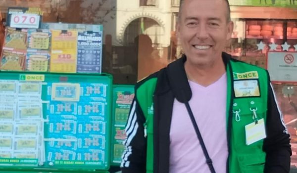 Francisco Marín Fernández lleva 14 meses trabajando para la ONCE en nuestra ciudad.