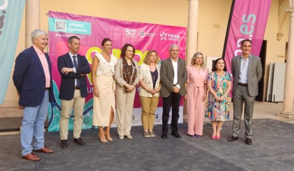 Foto de familia en el acto de inicio de los cursos