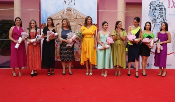 La Presidenta, Damas Goyescas y autoridades, en el acto.