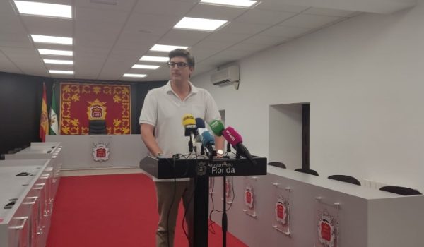 El delegado de Contratación, Jorge Fernández, en rueda de prensa