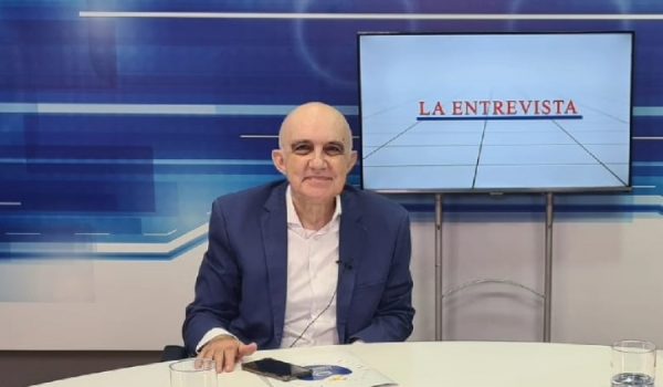 Diego Vázquez visita el programa La Entrevista en Charry TV