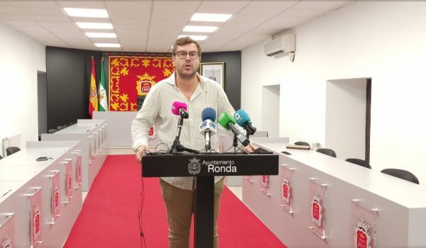 El concejal de Personal, Ángel Martínez, ha dado cuenta este jueves de la publicación en el BOE.