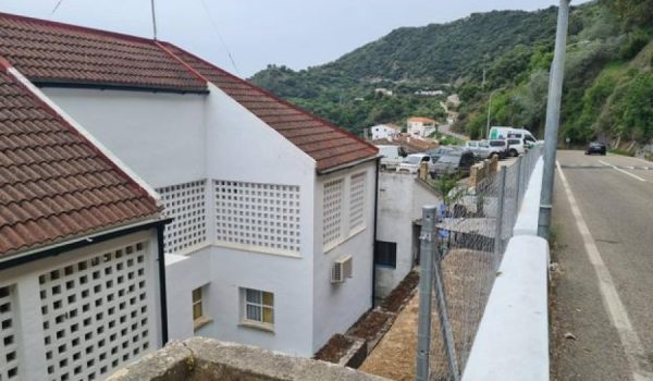 Se creará un nuevo acceso al inmueble desde la carretera entre Algatocín y Gaucín.