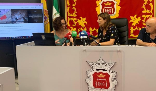 La herramienta ha sido presentada este jueves de la mano, por la izquierda, de Blazquez, Fernández y el edil de Urbanismo, Jesús Vázquez.