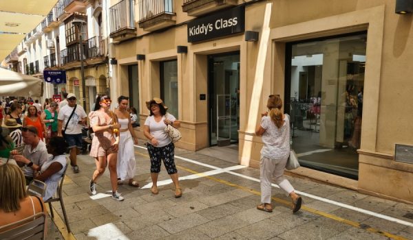 La calle La Bola pierde así una de sus tiendas de referencia.