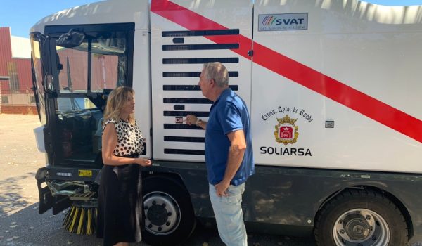 La responsable de Soliarsa, María del Carmen Martínez, junto con Carlos Mirasol, cargo de confianza en esta empresa.